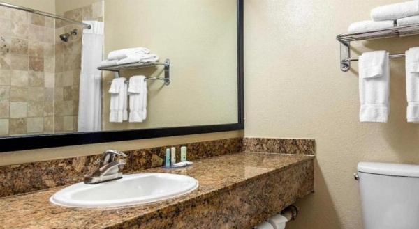 Ramada Suites by Wyndham San Diego image 14